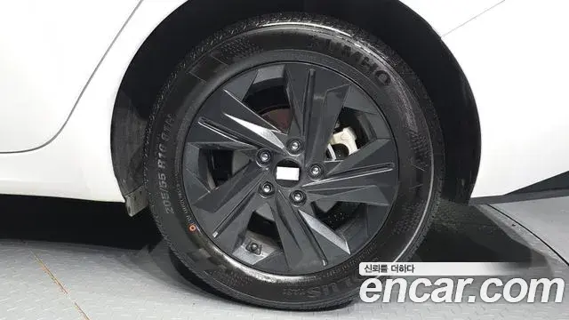 Hyundai The New Avante Hybrid 2023 — Photo 27/30
