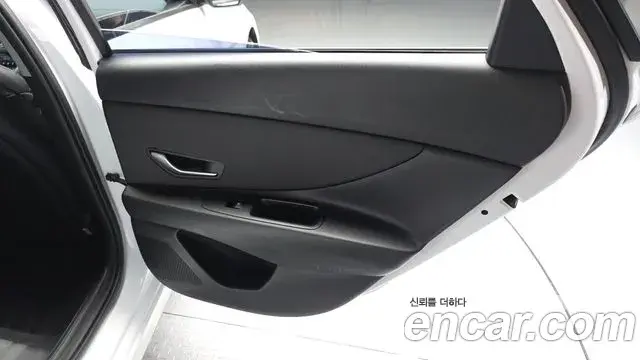 Hyundai The New Avante Hybrid 2023 — Photo 3/30