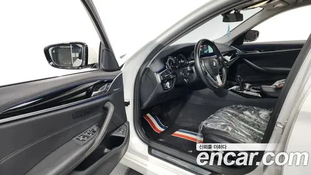 BMW 5 Series 2018 — Şəkil 3/38
