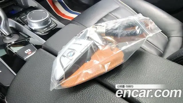 BMW 5 Series 2018 — Şəkil 25/38