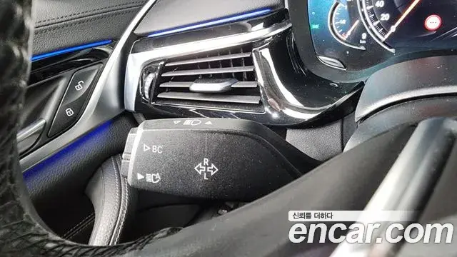 BMW 5 Series 2018 — Şəkil 9/38