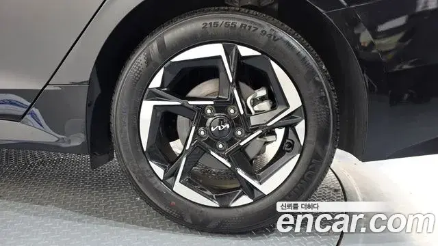Kia K5 2024 — ფოტო 26/33