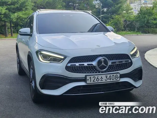 Mercedes-Benz GLA-Class 2023 — Фото 1/20