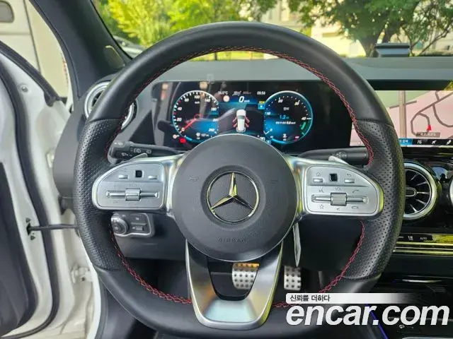 Mercedes-Benz GLA-Class 2023 — Фото 13/20