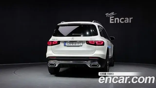 Mercedes-Benz GLB-Class 2022 — Şəkil 21/32