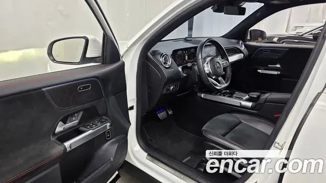 Mercedes-Benz GLB-Class 2022 — Şəkil 1/32