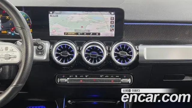 Mercedes-Benz GLB-Class 2022 — Şəkil 10/32