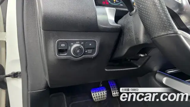 Mercedes-Benz GLB-Class 2022 — Şəkil 16/32