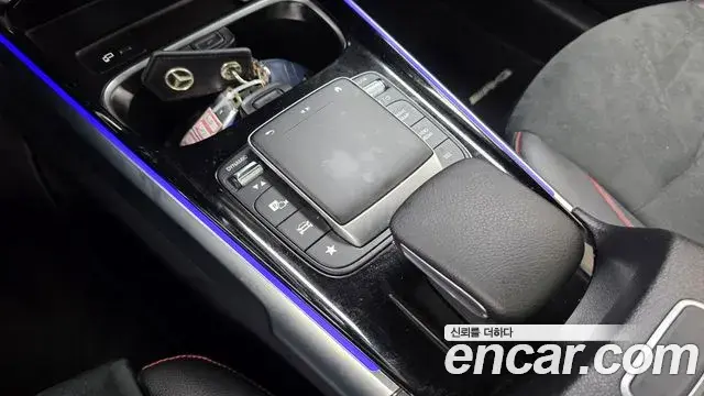 Mercedes-Benz GLB-Class 2022 — Şəkil 29/32