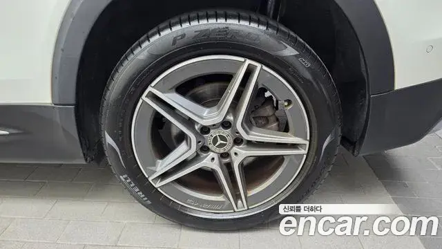 Mercedes-Benz GLB-Class 2022 — Şəkil 31/32
