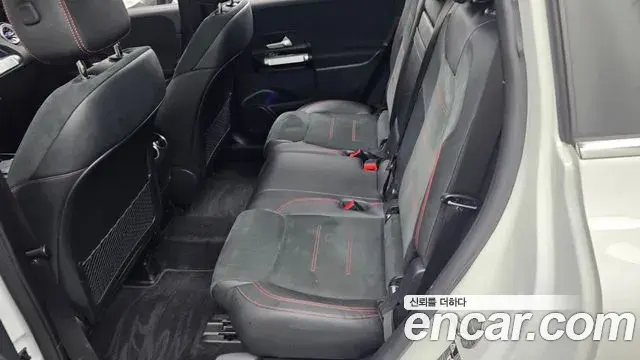 Mercedes-Benz GLB-Class 2022 — Şəkil 15/32