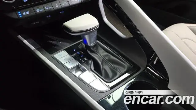 Hyundai The New Avante Hybrid 2020 — Photo 17/20