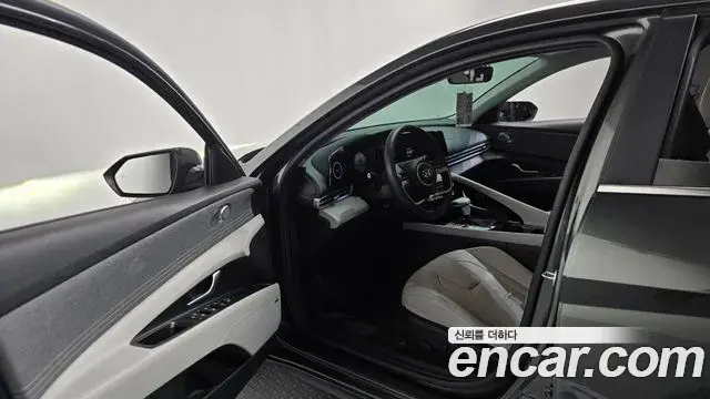 Hyundai The New Avante Hybrid 2020 — Photo 5/20