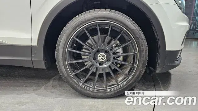 Volkswagen Tiguan 2018 — Şəkil 6/20