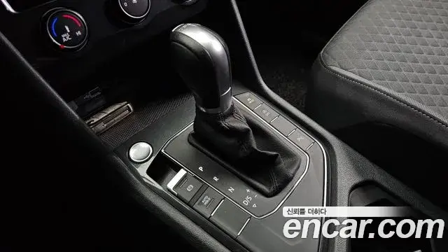 Volkswagen Tiguan 2018 — Şəkil 8/20