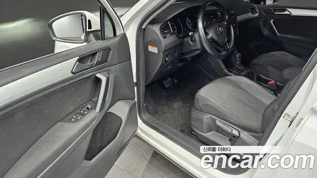 Volkswagen Tiguan 2018 — Şəkil 19/20