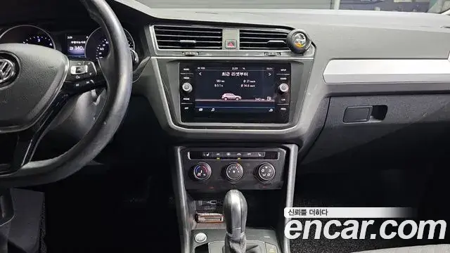Volkswagen Tiguan 2018 — Şəkil 11/20