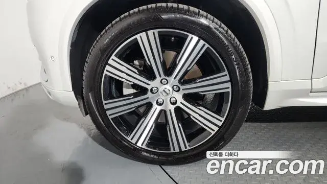Volvo XC90 2023 — Photo 19/43