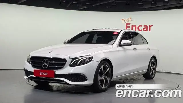 Mercedes-Benz E-Class 2019 — Photo 4/20