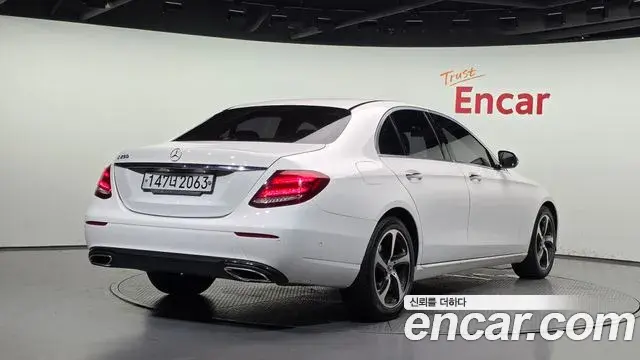 Mercedes-Benz E-Class 2019 — Photo 14/20