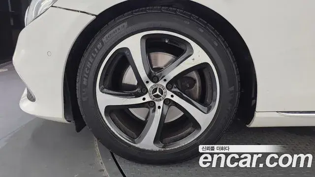 Mercedes-Benz E-Class 2019 — Photo 19/20