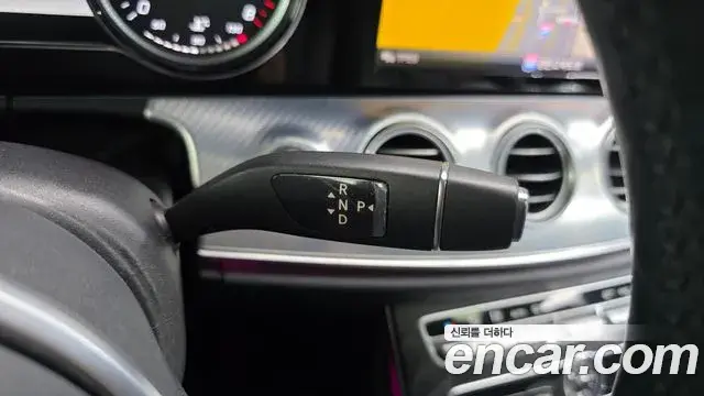 Mercedes-Benz E-Class 2019 — Photo 20/20