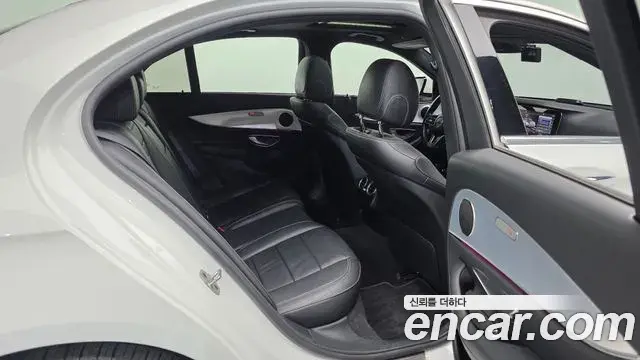 Mercedes-Benz E-Class 2019 — Photo 5/20