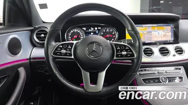 Mercedes-Benz E-Class 2019 — Photo 15/20
