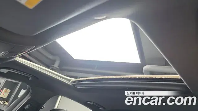 Mercedes-Benz E-Class 2019 — Photo 6/20