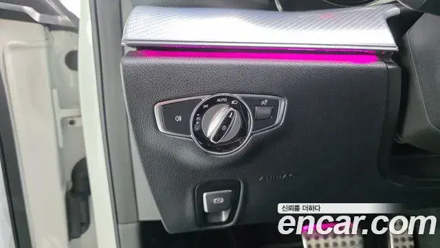 Mercedes-Benz E-Class 2019 — Photo 18/20