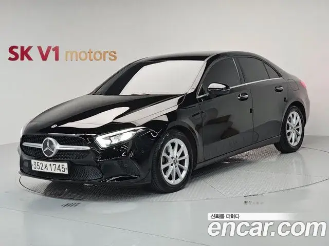 Mercedes-Benz A-Class 2020 — Photo 2/18