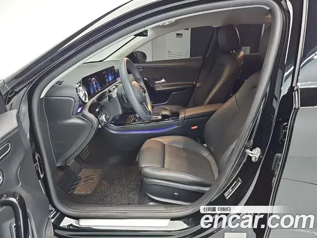 Mercedes-Benz A-Class 2020 — Photo 12/18