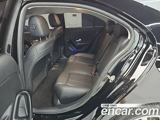 Mercedes-Benz A-Class 2020 — Photo 11/18
