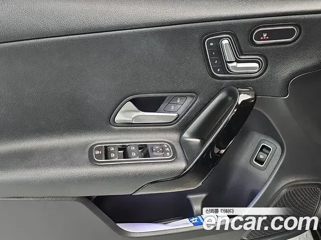 Mercedes-Benz A-Class 2020 — Photo 6/18