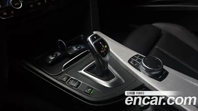 BMW 3 Series 2018 — Фото 9/20