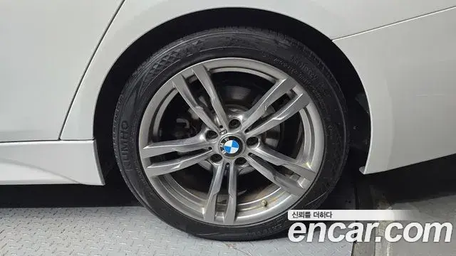 BMW 3 Series 2018 — ფოტო 30/31