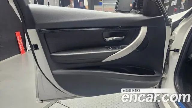 BMW 3 Series 2018 — ფოტო 11/31