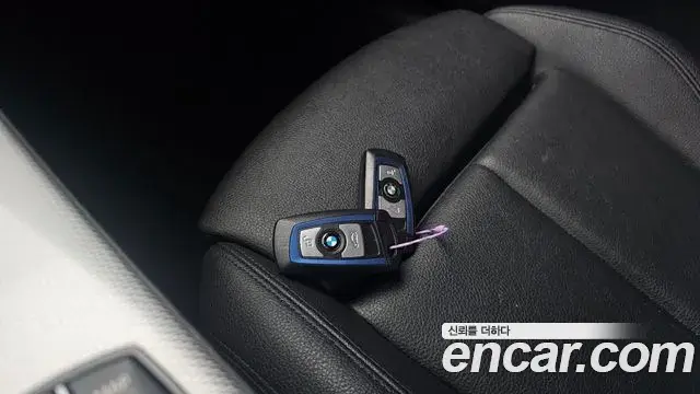 BMW 3 Series 2018 — ფოტო 15/31
