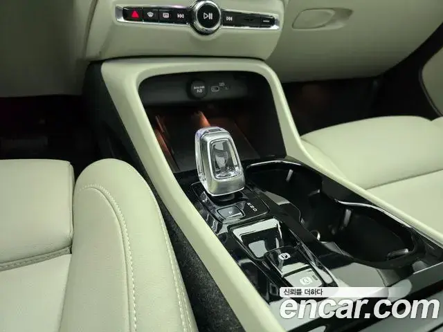 Volvo XC40 2022 — Şəkil 11/17
