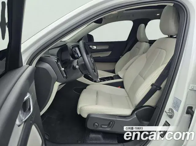 Volvo XC40 2022 — Şəkil 7/17