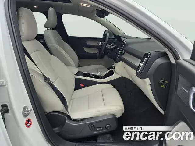 Volvo XC40 2022 — Şəkil 12/17