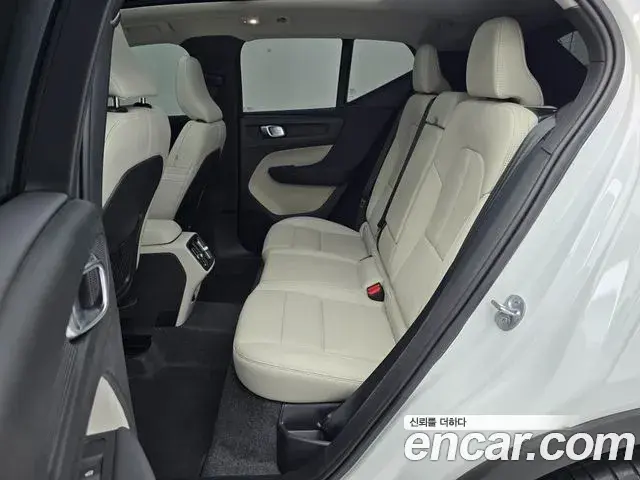 Volvo XC40 2022 — Şəkil 9/17