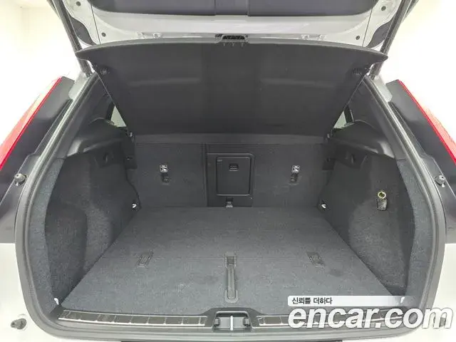 Volvo XC40 2022 — Şəkil 15/17