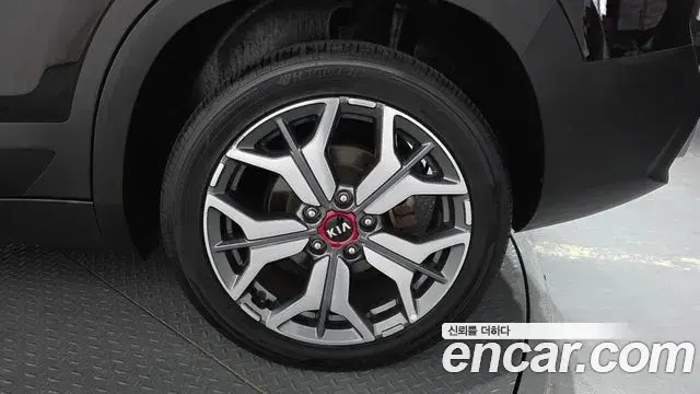 Kia Seltos 2019 — Şəkil 24/32