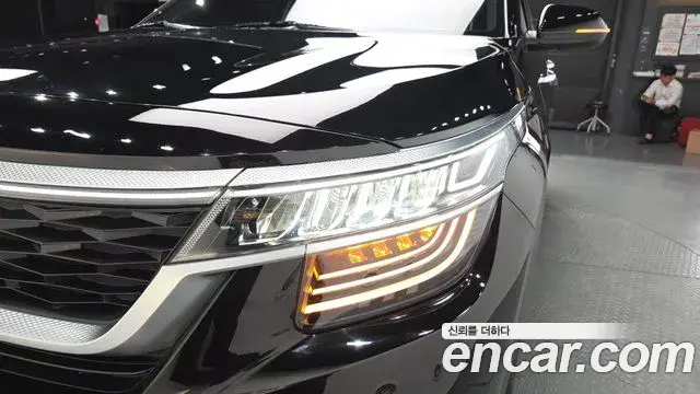 Kia Seltos 2019 — Şəkil 29/32