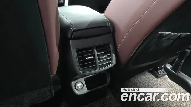 Kia Seltos 2019 — Şəkil 28/32