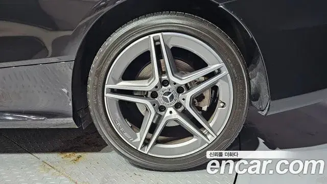 Mercedes-Benz C-Class 2020 — Photo 5/37