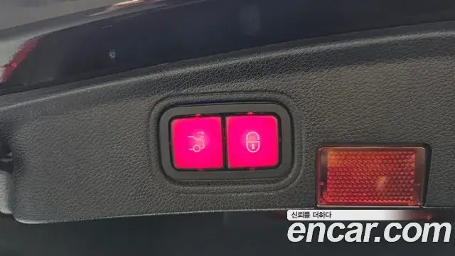 Mercedes-Benz C-Class 2020 — Photo 9/37