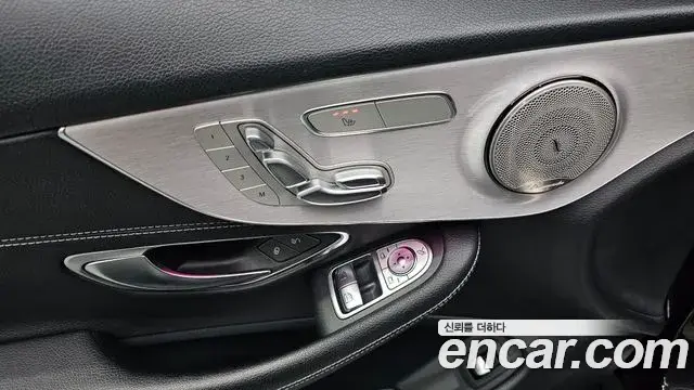 Mercedes-Benz C-Class 2020 — Photo 33/37