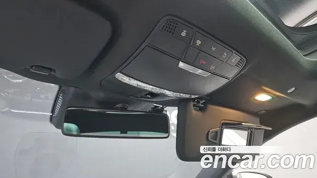 Mercedes-Benz C-Class 2020 — Photo 29/37
